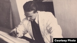 استانیسلاو سووا در حال کار در استودیو