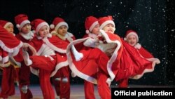 "Ак шоола" бий ансамблинин тарбиялануучулары