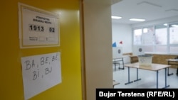 Një qendër votimi në Prishtinë.