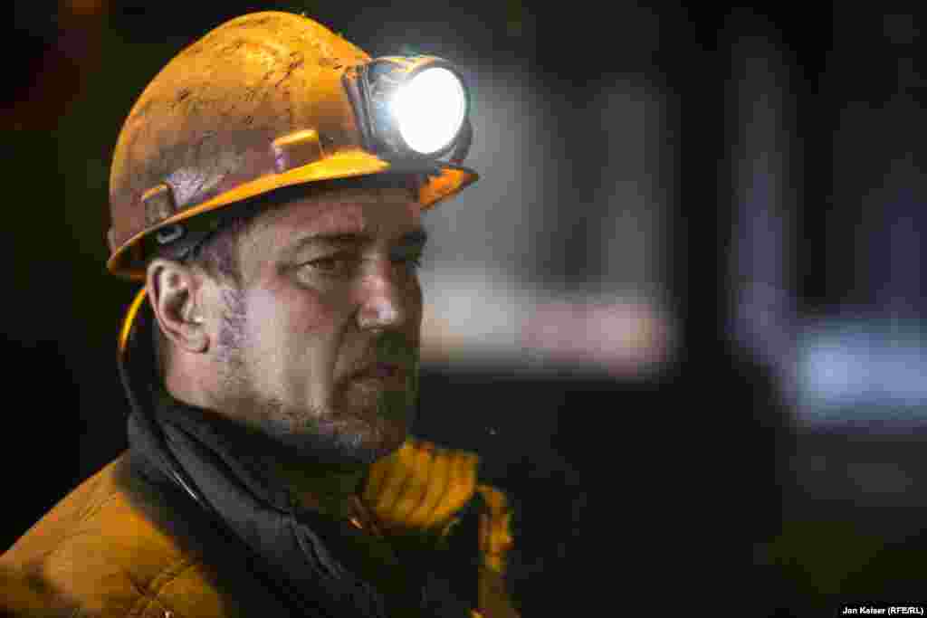 Юрий Циленко &ndash; бригадир-проходчик. В Арктике уже почти 17 лет. Он приехал из Украины заработать денег на дом или машину, а заработав, уехать назад не смог. "Если прожил тут больше двух лет, то ты уже частичка Севера", &ndash; говорит Циленко.