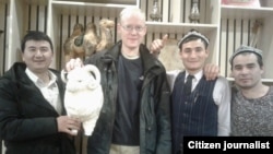 Евгений Бунин өзбекстандык изилдөөчүлөр менен. Ташкент. 2019-жыл.