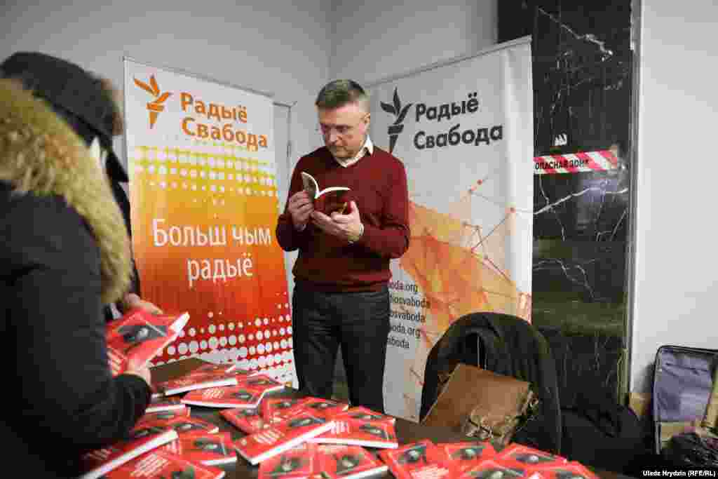 Сяргей Абламейка называе сваю кнігу "кароткай гісторыяй нараджэньня новай беларускай ідэнтычнасьці".