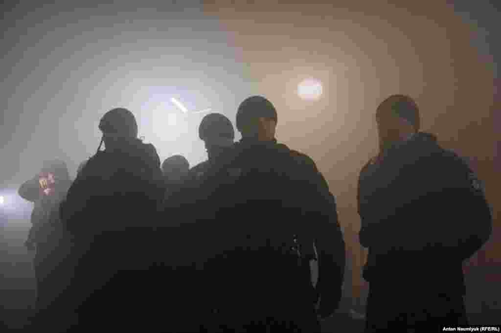 Noyabr 26-sında Ukraina-NATO acele körüşüvi keçirildi, onıñ neticesinde NATO, bir kün evel Keriç boğazında zapt etilgen ukrain deñizcilerni ve gemilerni azat etmege Rusiyeni çağırttı.&nbsp;BMT-nıñ Havsızlıq Şurasınıñ oturışında Avropa birliginiñ azası olğan 5 devlet - Frenkistan, Niderlandı. Poloniya, İsveçre ve Büyük Britaniya - aynı talaplar ile Rusiyege hitap etti. &nbsp;