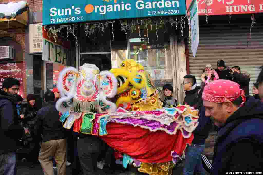 Китайский Новый год отмечается как государственный праздник в ряде стран и территорий, где проживает значительное количество китайцев