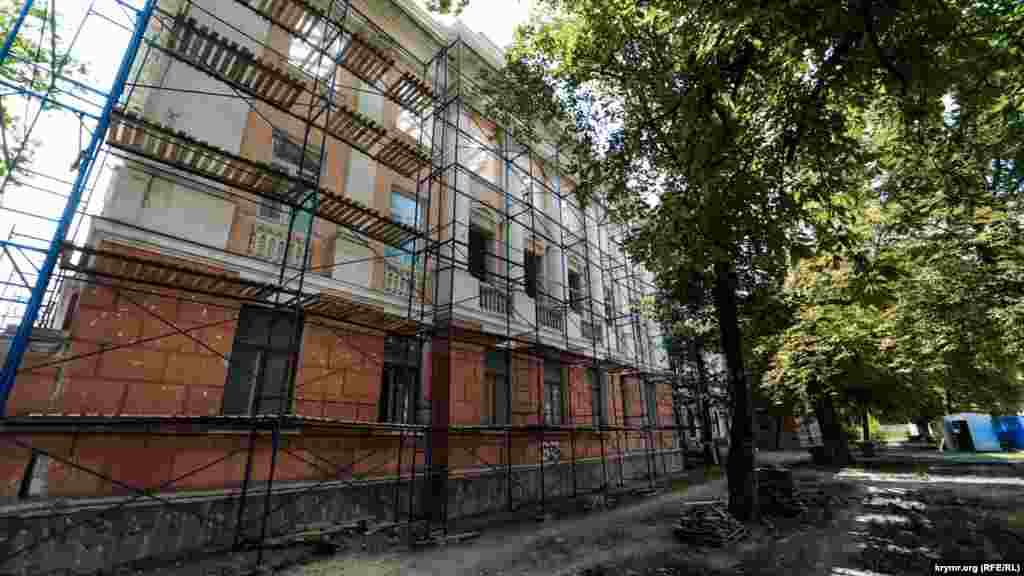 Почався капітальний ремонт будівлі на проспекті Кірова, де раніше розташовувався Інститут мінеральних ресурсів. Єдиним підрядником за держконтрактом визначено ТОВ &laquo;Група інвестиційних підприємств &laquo;Моноліт&raquo;. Ціна контракту складає 322 мільйони 166 тисяч рублів. Раніше університетську будівлю хотіли продати на аукціоні з початковою ставкою 232 мільйони 300 тисяч рублів. Однак покупців так і не знайшли. У зв'язку з цим будівлю вирішили залишити в держвласності та привести в належний стан