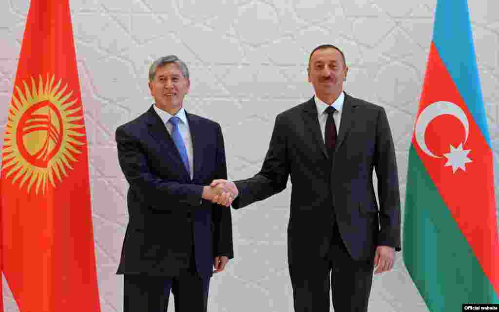Встреча Алмазбека Атамбаева с президентом Азербайджана Ильхамом Алиевым. 15 августа 2013 года