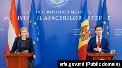 Ministrul de externe Mihai Popșoi la conferința de presă cu colega lui din Austria, Beate Meinl-Reisinger, joi, la Chișinău.