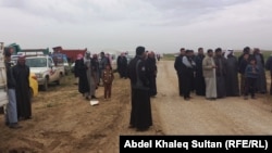 Беженцы-арабы на границе с Сирией. Они покинули свои дома в Ираке из-за угрозы боев с боевиками группировки «Исламское государство». Провинция Дохук, 3 марта 2015 года.