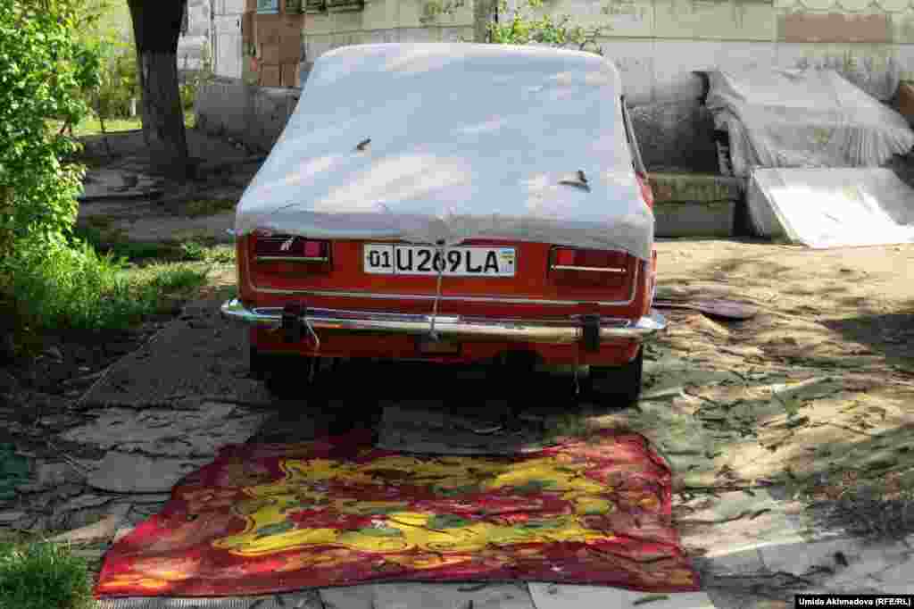 Шағын аудандағы ағаштан салынған үйлер "Спутник" деп аталып кеткен. Атау сол күйі өзгермей қалыпты.