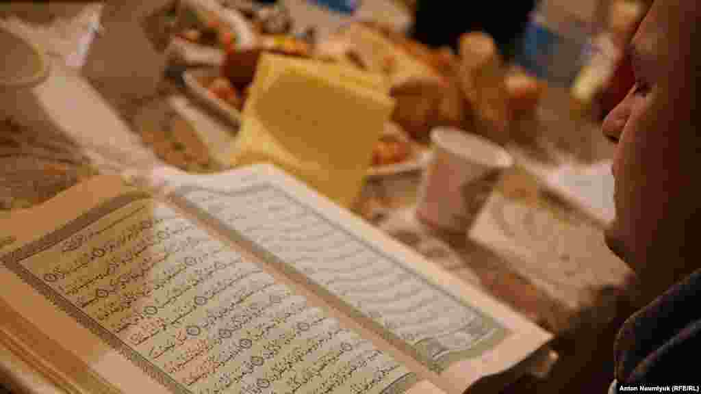 Представники міжнародної ісламської політичної організації &laquo;Хізб ут-Тахрір&raquo; називають своєю місією об'єднання всіх мусульманських країн в ісламському халіфаті, але вони відкидають терористичні методи досягнення цього й кажуть, що піддаються несправедливому переслідуванню в Росії.