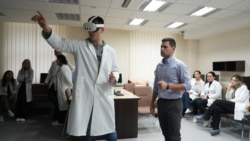 Viitorii medici învață cu ajutorul realității virtuale