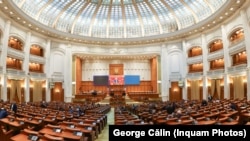 Europa Liberă a scris că 20 de deputați și 12 senatori încasează bani de chirie deși au proprietăți în București și Ilfov. Activitatea Parlamentului se desfășoară în capitală.