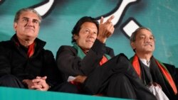 د شوو څېړنو ترمخه ډېره ګټه جهانګیر ترين کړې ده، په دې تصوير کې هغه د عمران خان او شاه محمود قرېشي سره ښکاري