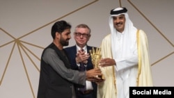 مطیع الله ویسا د قطر د امیر له خوا د نوښت او مشارکت جایزه ترلاسه کړه