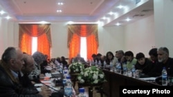 Нишасти эътилоф барои ворид кардани тағйиру иловаҳо ба Қонуни интихоботи президенти Тоҷикистон. Акс аз бойгонӣ.