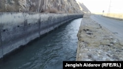 Төрт-Гүл суу сактагычына келген канал. 