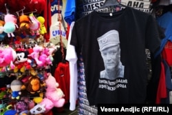 Një pikë e shitjes së suvenirëve në Rrugën Knez Mihailova në qendër të Beogradit