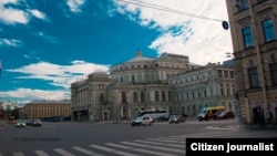 Шаар тарыхый имараттары, өзгөчө түнү менен туристтерди өзүнө тартат.
