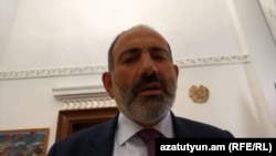 Премьер-министр Армении Никол Пашинян в прямом эфире комментирует скандальную аудиозапись, Ереван, 11 сентября 2018 г.