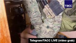 Кадры задержания крымчанина Владимира Ананьева