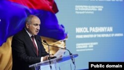 Baş nazir Nikol Paşinyan Yerevanda Təhlükəsizlik Forumunda çıxış edir.