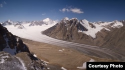 Ледник Абрамова. Фото предоставлено сотрудником Цюрихского университета Хорстом Махгутом.