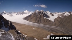 Ледник Абрамова. Фото предоставлено сотрудником Цюрихского университета Хорстом Махгутом.