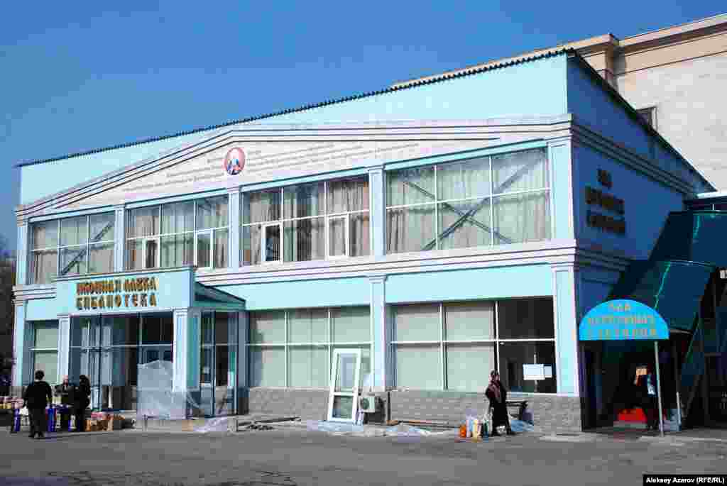 Здание, в котором расположен зал церковных собраний при Никольском храме. Здесь 1 марта в пятый раз проводился Фестиваль постной пищи во время Великого поста перед Пасхой. Организаторы говорят, что первоначально участие принимали пять-шесть храмов, в этом году - уже 14 храмов. При этом не только алматинские, но и из пригородных населенных пунктов.