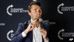 Influentul activist conservator Charlie Kirk, în timpul unei conferințe din martie 2025.