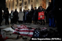 პროტესტის 83-ე და ბიძინა ივანიშვილის 69-ე დაბადების დღე რუსთაველის გამზირზე.