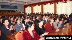 Айтмамат Кадырбаев менен жолугушууга келгендер