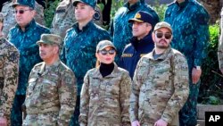 ჰეიდარ ალიევი დედასთან, მეჰრიბან ალიევასთან ერთად მთიან ყარაბაღში, ხანქენდიში (სტეფანაკერტში)