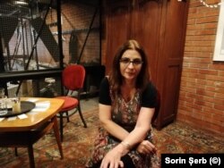 Scriitoarea și profesoara Simona Popescu.