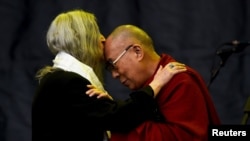 პატი სმითი და დალაი ლამა, გლასტონბერის ფესტივალი, 2015