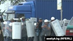 Спецоперация милиции, архивное фото. 22 июня 2012 г.