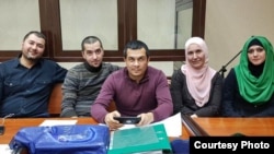 Rusiye uquq qoruyıcılarınıñ areketleri nenen bağlı haber etilmey. Al-azırda resmiy bir izaat da yoq