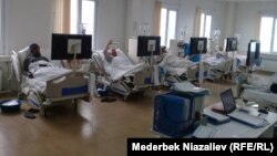 Пациенты получают гемодиализ. Ош.