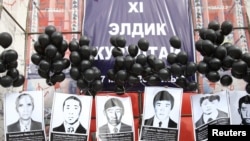 Аксы окуясында курман болгондорду эскерүү. 2010-жыл.