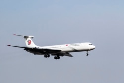 Kim Jong Un sowetleriň öndüren Il-62 kysymly uçaryny ulanýar. 2015 ý.