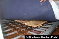 Старые матрацы.