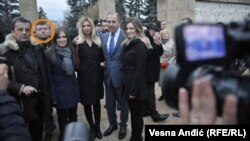 Ruski ministar spoljnih poslova Sergej Lavrov tokom posete Beogradu u decembru 2016 godine sa pripadnicima Zavetnika. Na istom mestu našao se i Nemanja Ristić (zaokružen na fotografiji) član Zavetnika sa Interpolove poternice za organizatorima euspelog terorističkog napada na dan izbora u Crnoj Gori.