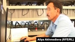 Сарыбұлақтағы күн электр станциясының басқару орталығы. Алматы облысы, 22 маусым 2012 жыл.