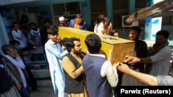 آرشیف- انتقال جسد یک فرد ملکی در ولایت ننگرهار