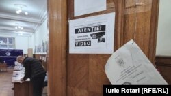 Secția de votare nr. 611 din Chișinău, alegerile prezidențiale din România, vineri, 6 decembrie .