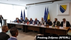 Stranke Trojke, NES, BHI-KF, Naprijed, Zlatko Miletić, PDP, SDS i Lista Za pravdu i red potpisali su sporazum pod nazivom "Platforma za mir, stabilizaciju, evropsku budućnost i ekonomski napredak BiH", Sarajevo, 9. maj 2025.