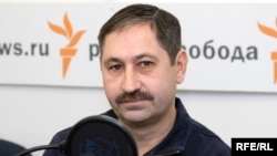 Александр Гольц дает интервью русской службе Радио Свобода (архив) 