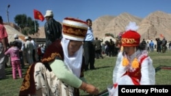 Кыргыздардын салт-санаасын үйрөнүүнү каалагандар арбын.