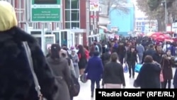 На одной из улиц Душанбе. Архивное фото