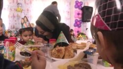 Шабнами Сурайё зодрӯзашро дар хонаи кӯдакон таҷлил кард