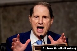 Ron Wyden are un plan propriu pentru taxarea persoanelor bogate din SUA.